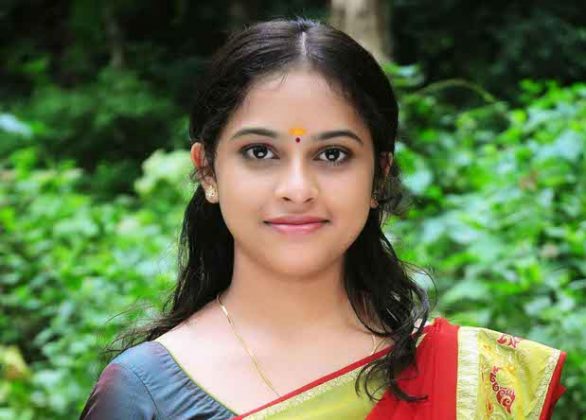 Sri Divya Biography – Age, Movies, Height, Weight, DOB, Sister, Awards ...